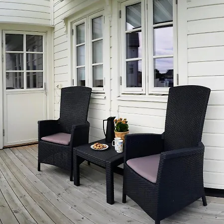 Trygheim Holiday home Bud