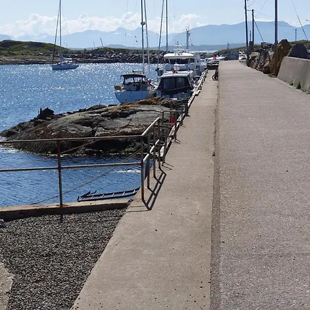 Trygheim Feriehus Bud